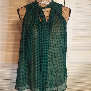 Sleeveless button up